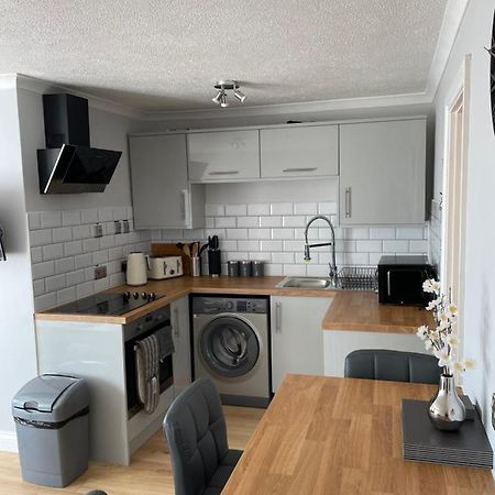 265 Belle Aire, Modern Property Хемсби Екстериор снимка