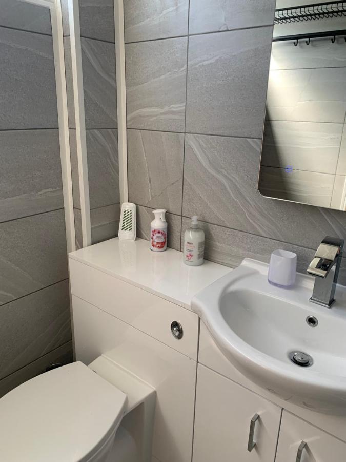 265 Belle Aire, Modern Property Хемсби Екстериор снимка