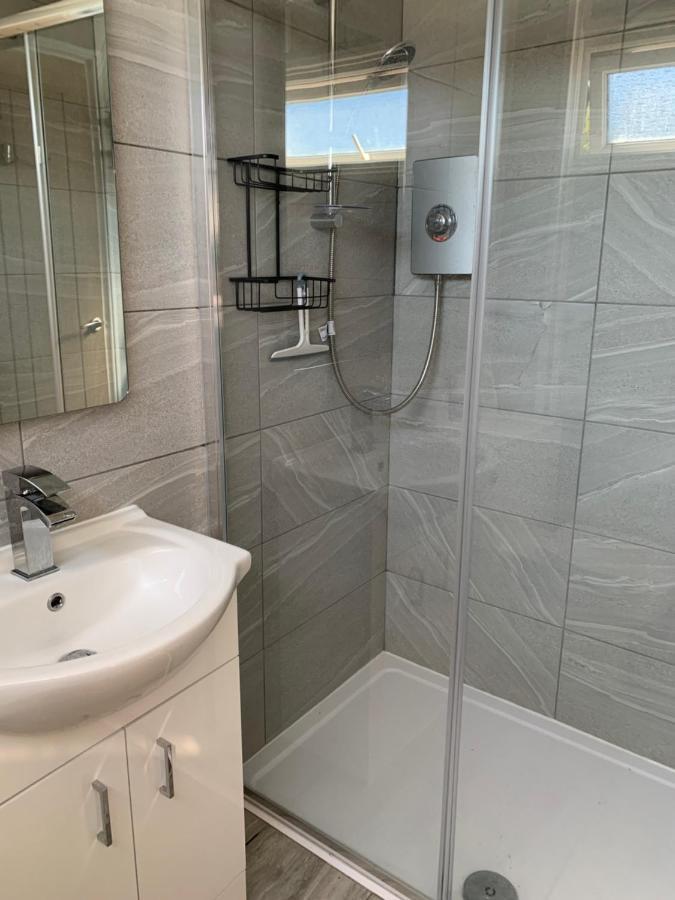 265 Belle Aire, Modern Property Хемсби Екстериор снимка